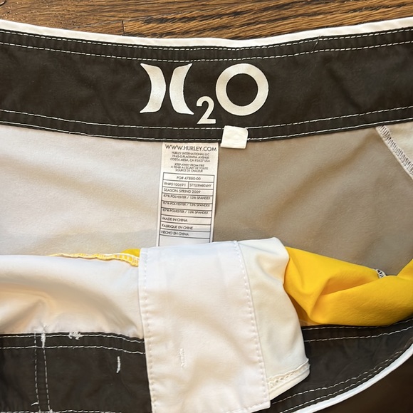 2 pair men’s size XL swim trunks - Picture 8 of 11